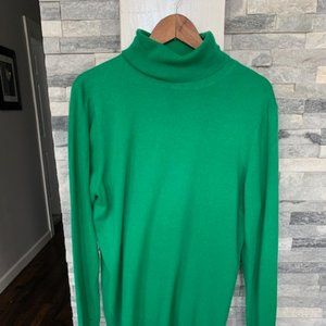 Gap XL green turtle neck made of cotton, nylon and spandex. It is machine washab